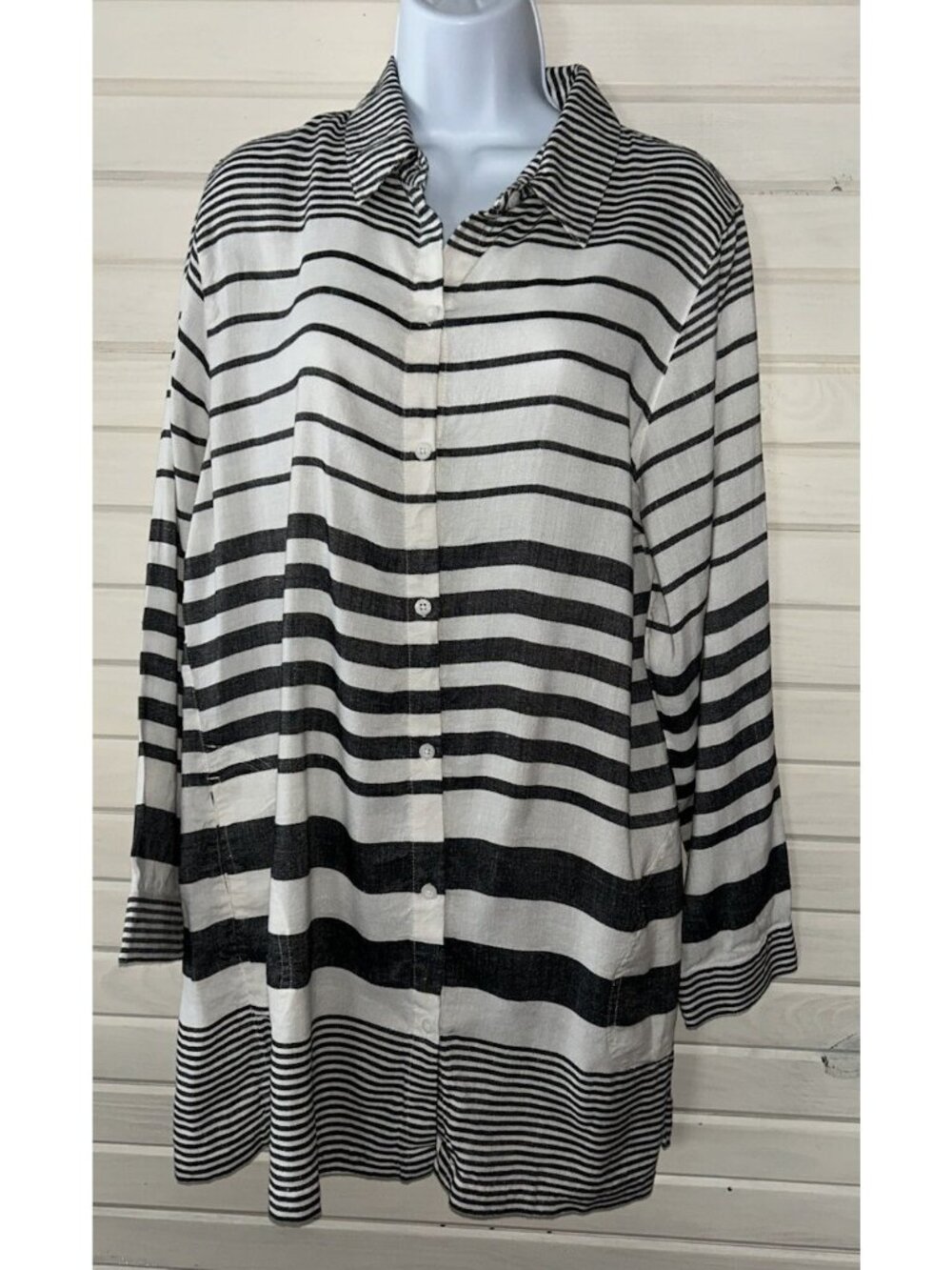 Tommy Bahama Sz LARGE St Lucia Stripe Boyfriend Shirt Cover Up Linen Gray EUC